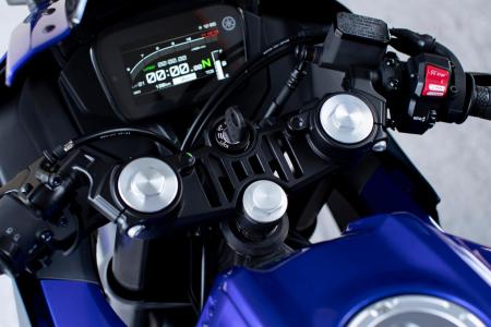 Brýle a spínače ve stylu R1, technik motosport zlín
